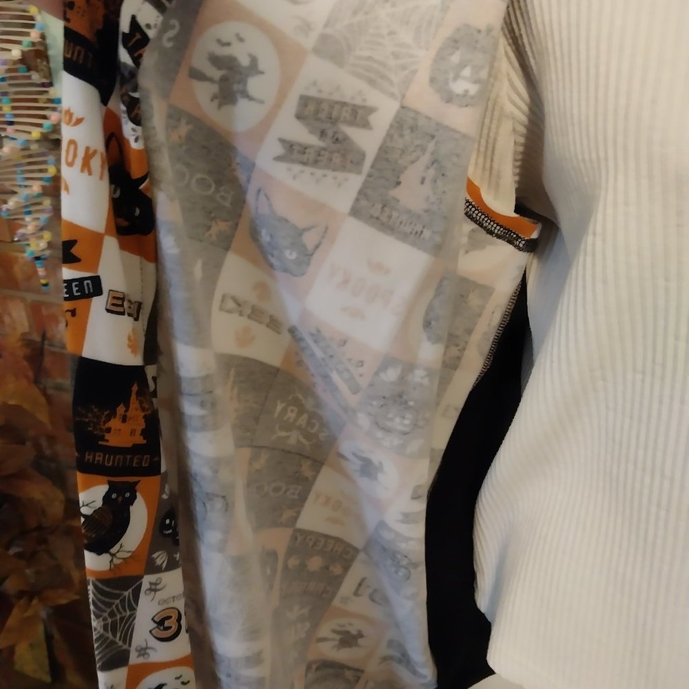 2581 Size XL Jeaniemade Halloween Theme Stretch Black and Orange Vest - Picture 6 of 6